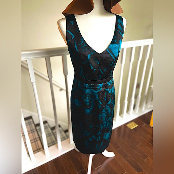 Abstract Tahari Dress - Picture 1 of 8